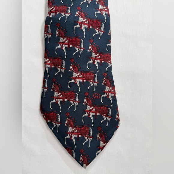 Vintage Gucci 100% Silk Tie  featuring an Equestrian Design Pattern. - Picture 4 of 7